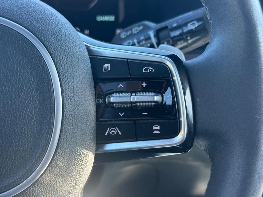 Kia Sorento Hybrid Vehicle Full-screen Gallery Image 18