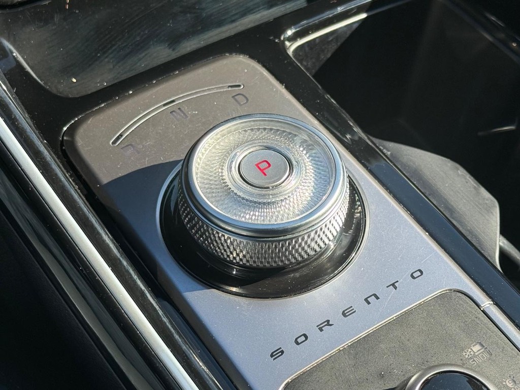 Kia Sorento Hybrid Vehicle Full-screen Gallery Image 22