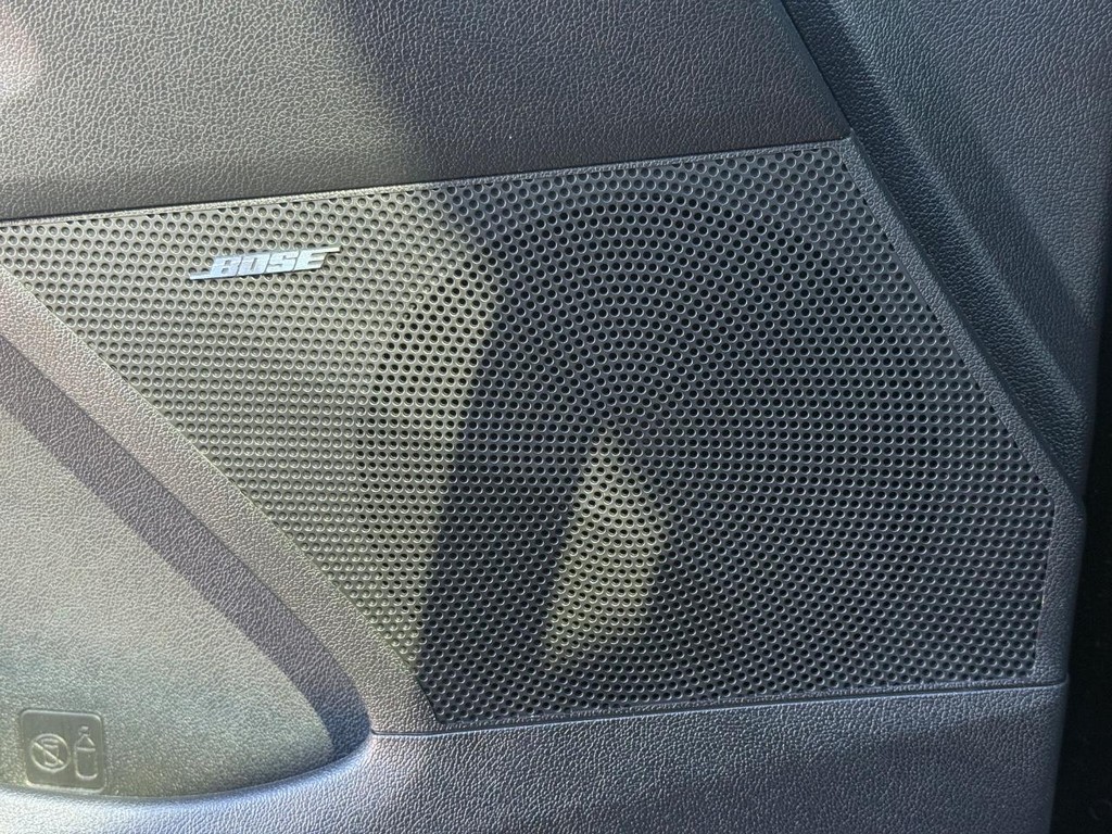 Kia Sorento Hybrid Vehicle Full-screen Gallery Image 26