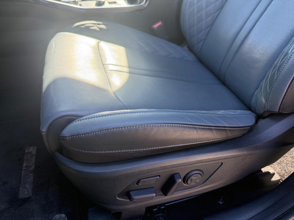 Kia Sorento Hybrid Vehicle Full-screen Gallery Image 27