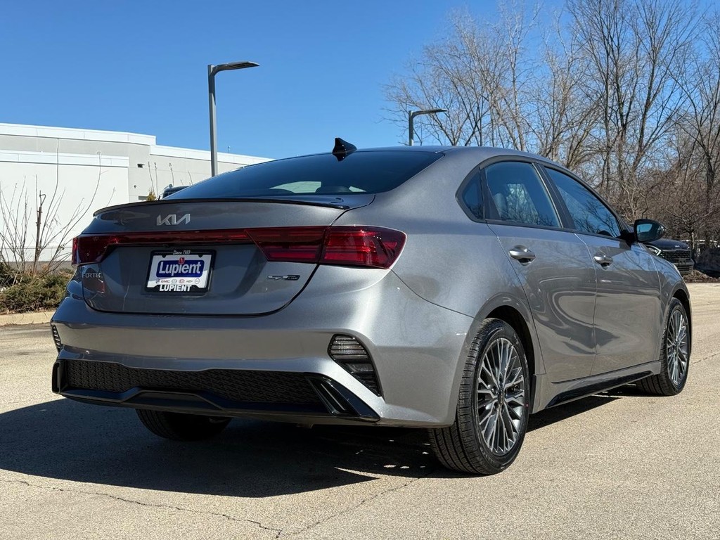 Kia Forte Vehicle Full-screen Gallery Image 03