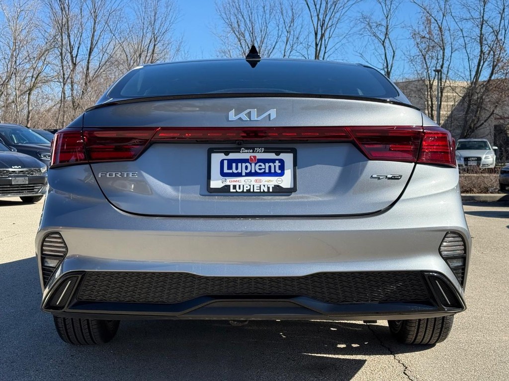 Kia Forte Vehicle Full-screen Gallery Image 04