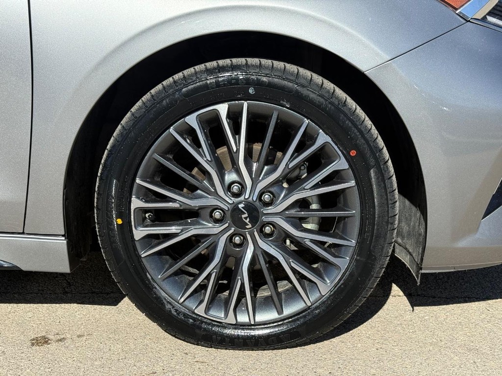 Kia Forte Vehicle Full-screen Gallery Image 09