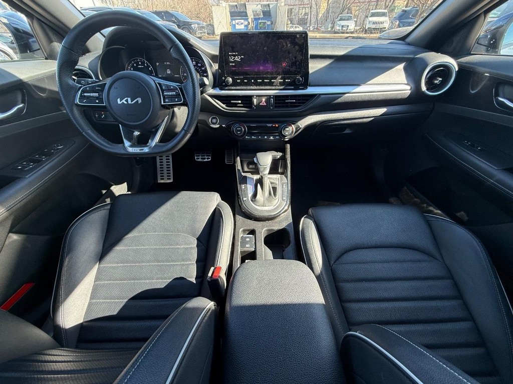 Kia Forte Vehicle Full-screen Gallery Image 13