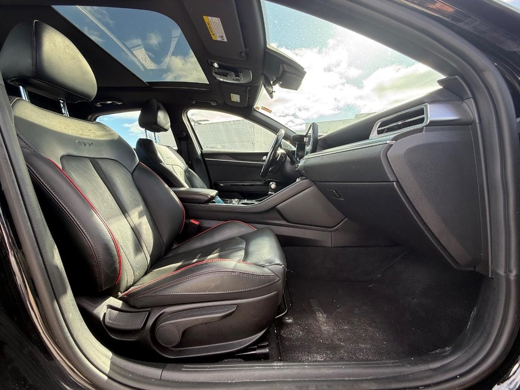 Kia K5 Vehicle Full-screen Gallery Image 10