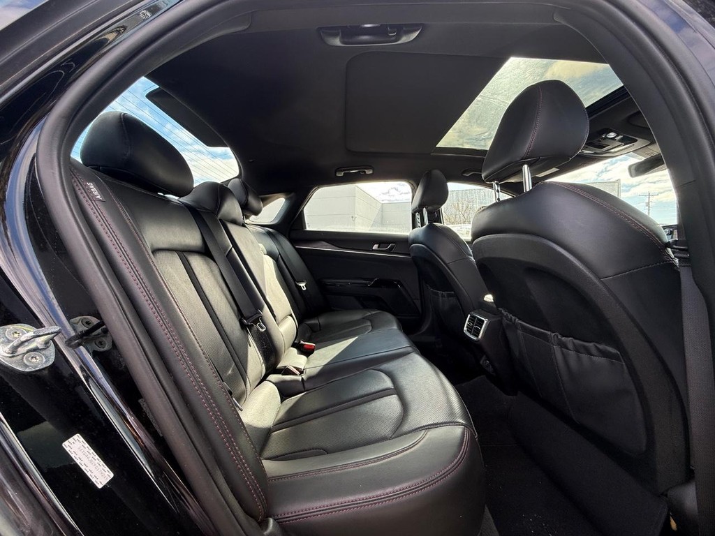 Kia K5 Vehicle Full-screen Gallery Image 11