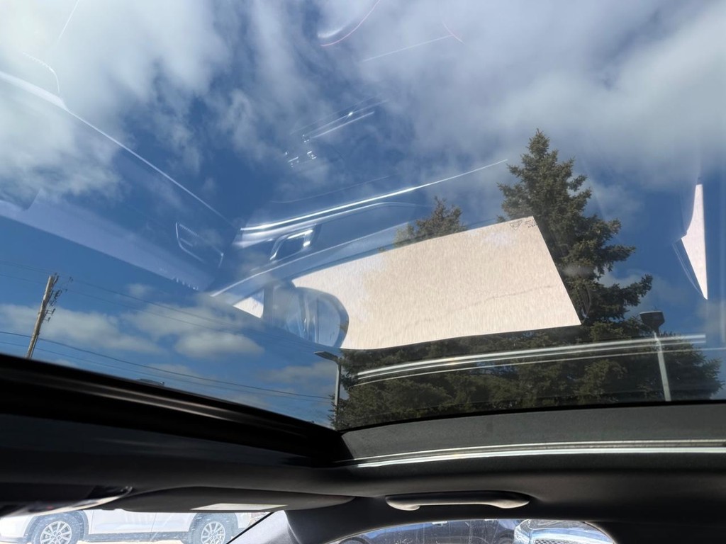 Kia K5 Vehicle Full-screen Gallery Image 12