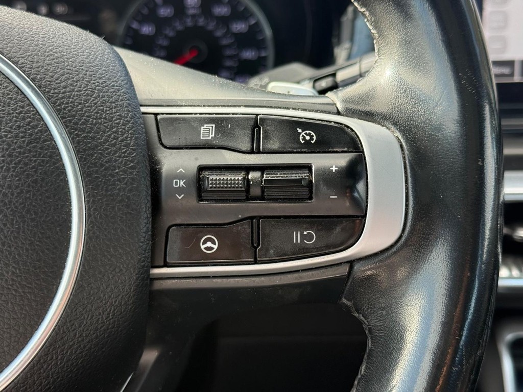 Kia K5 Vehicle Full-screen Gallery Image 16