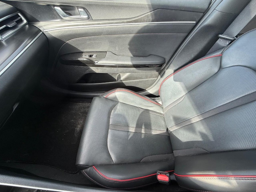 Kia K5 Vehicle Full-screen Gallery Image 20