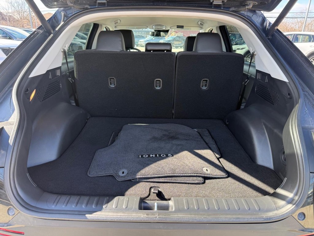 Hyundai IONIQ 5 Vehicle Full-screen Gallery Image 05