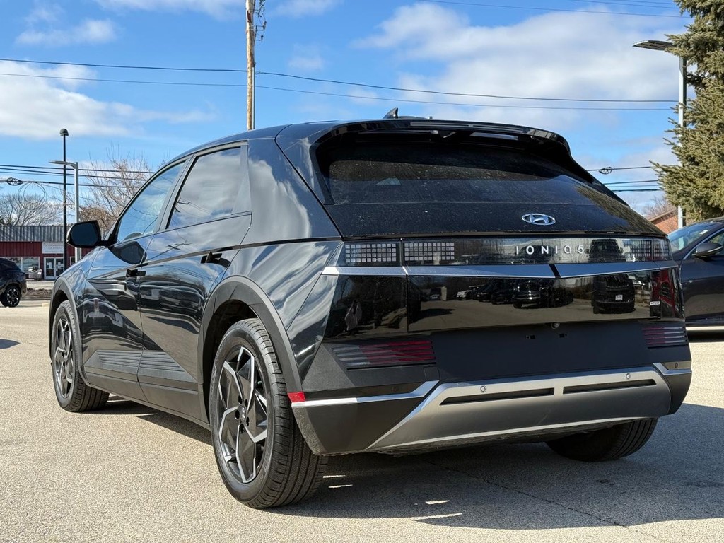 Hyundai IONIQ 5 Vehicle Full-screen Gallery Image 06