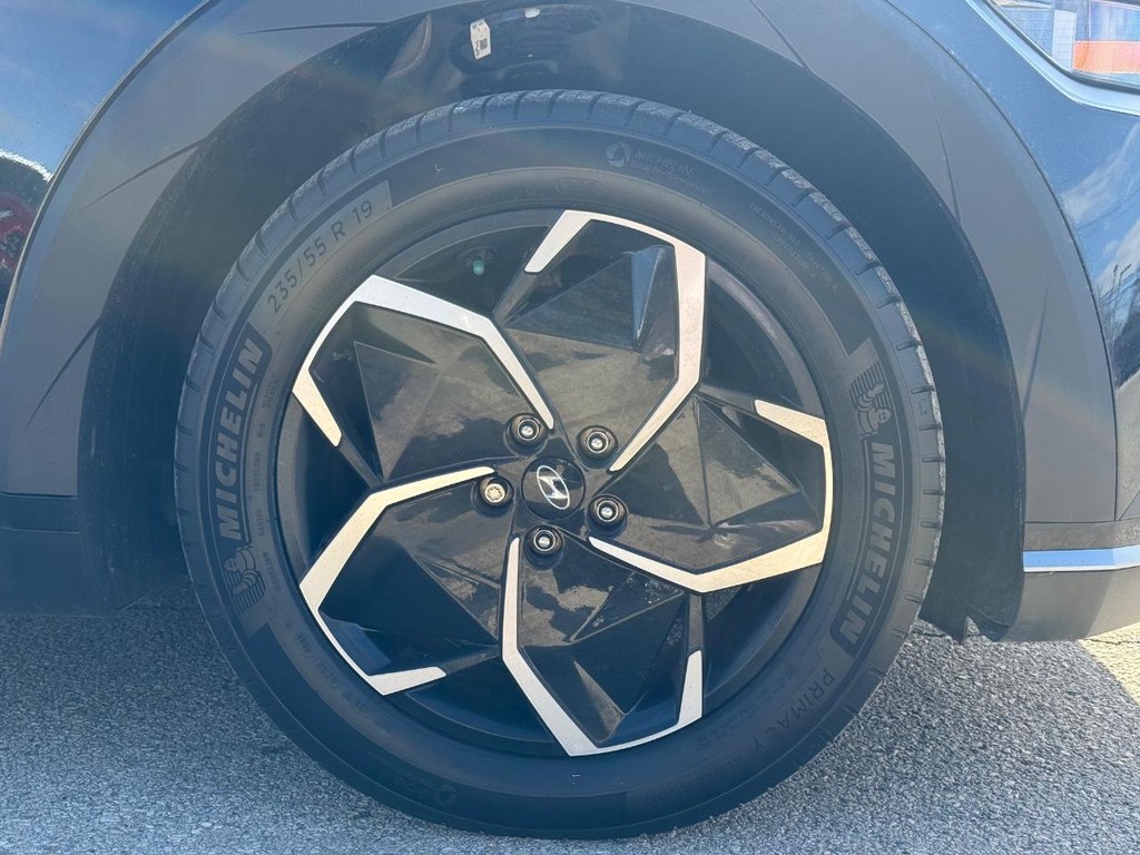 Hyundai IONIQ 5 Vehicle Full-screen Gallery Image 09