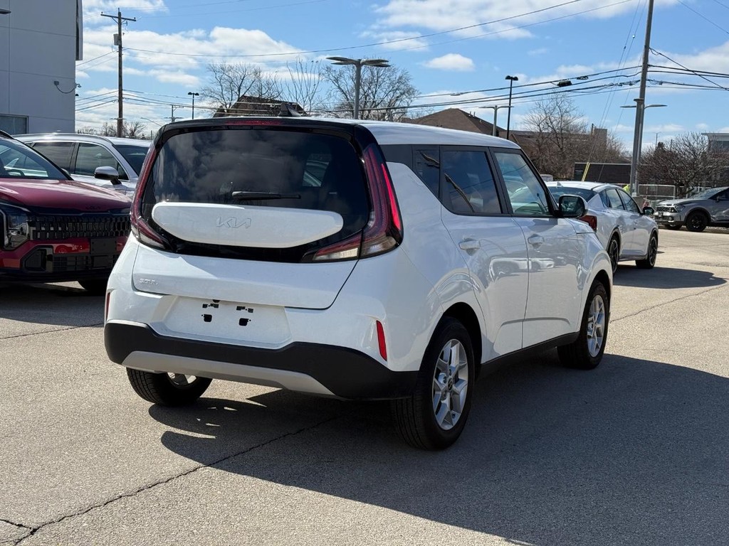 Kia Soul Vehicle Full-screen Gallery Image 03