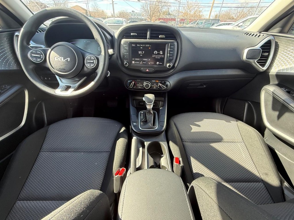 Kia Soul Vehicle Full-screen Gallery Image 12