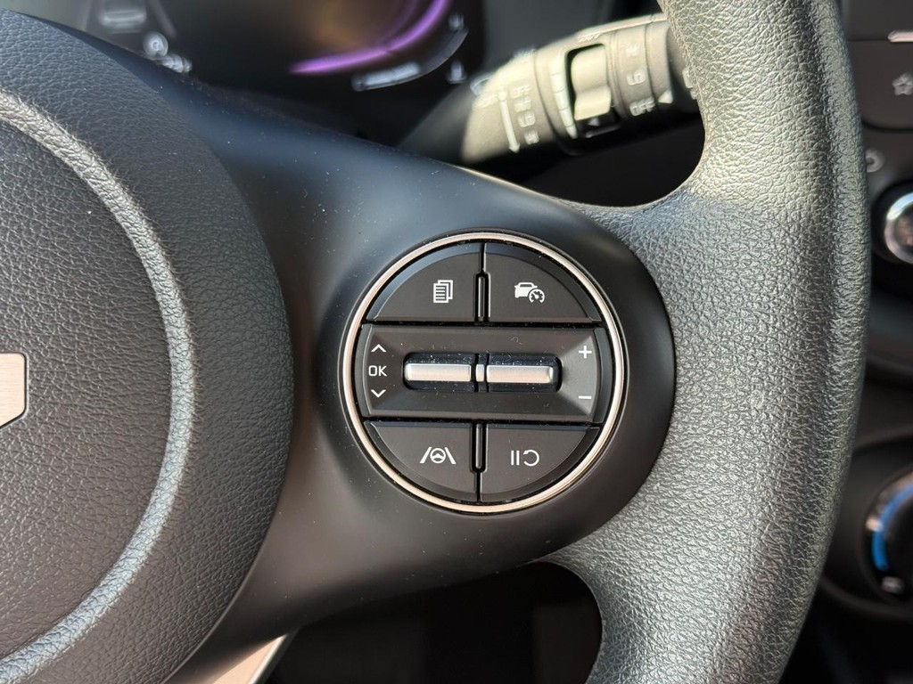 Kia Soul Vehicle Full-screen Gallery Image 15