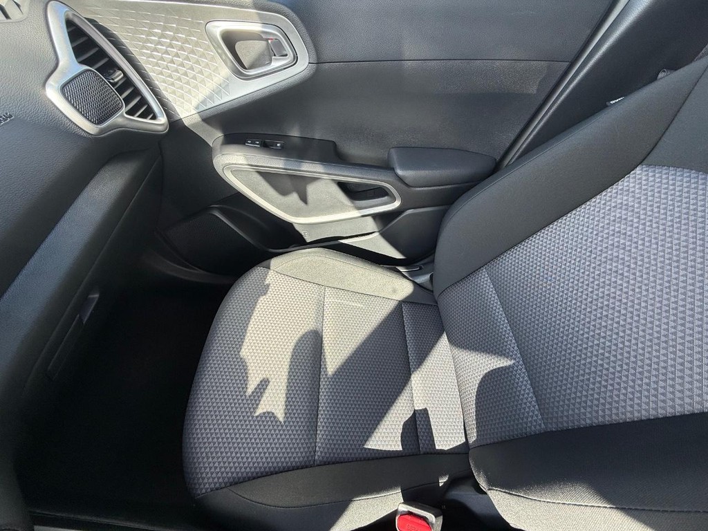 Kia Soul Vehicle Full-screen Gallery Image 19