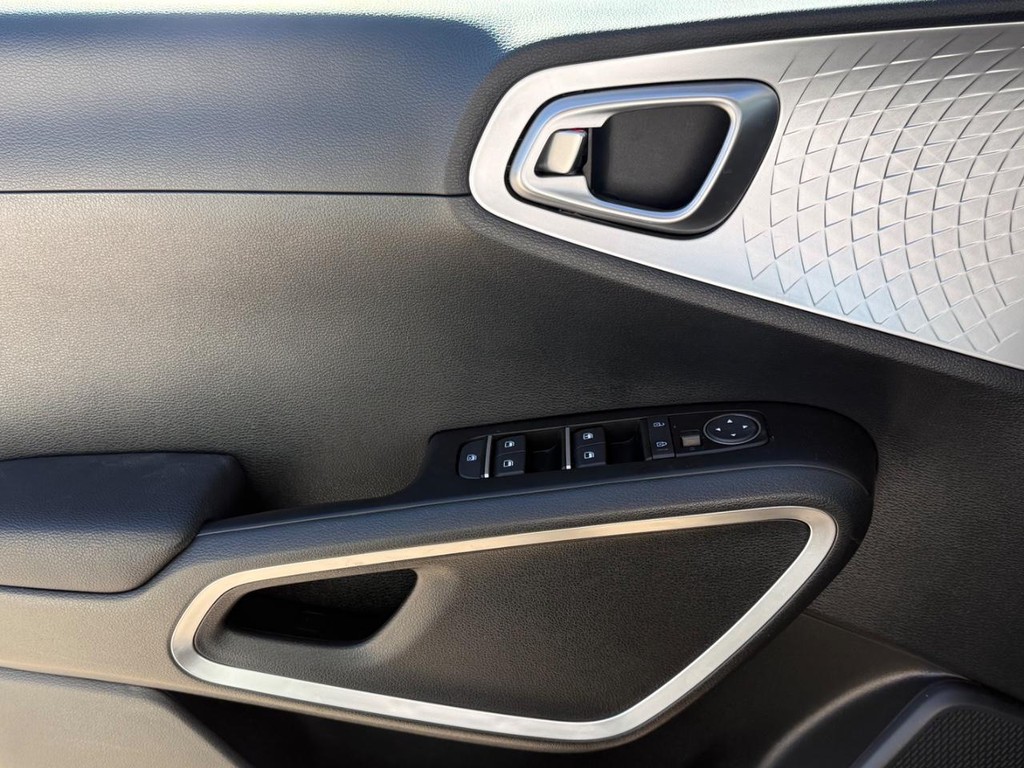 Kia Soul Vehicle Full-screen Gallery Image 21