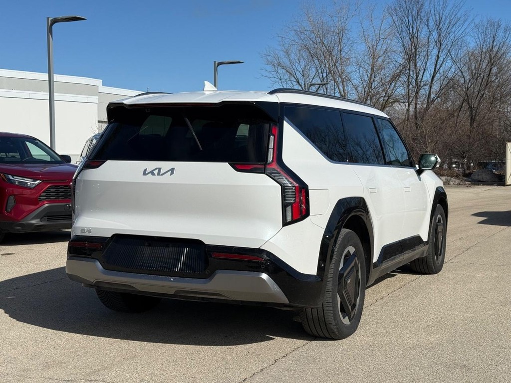 Kia EV9 Vehicle Full-screen Gallery Image 03