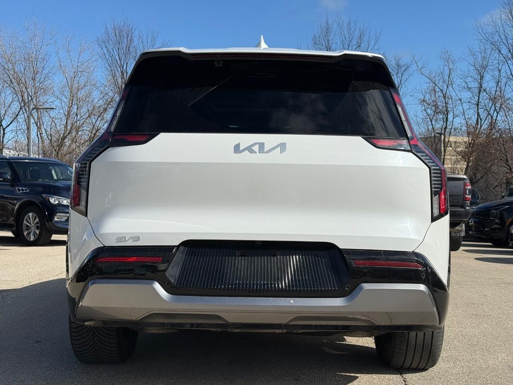 Kia EV9 Vehicle Full-screen Gallery Image 04