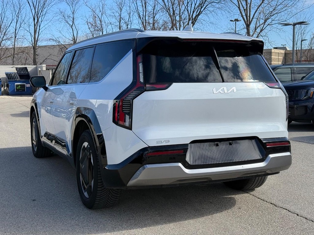 Kia EV9 Vehicle Full-screen Gallery Image 06