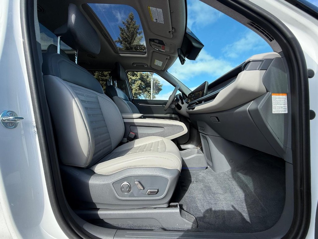 Kia EV9 Vehicle Full-screen Gallery Image 10