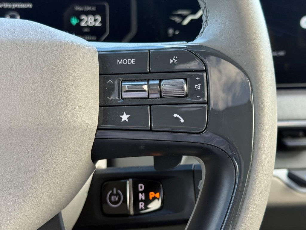 Kia EV9 Vehicle Full-screen Gallery Image 18