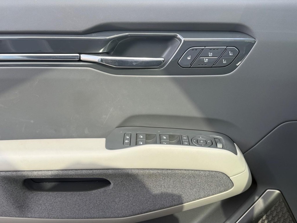 Kia EV9 Vehicle Full-screen Gallery Image 25