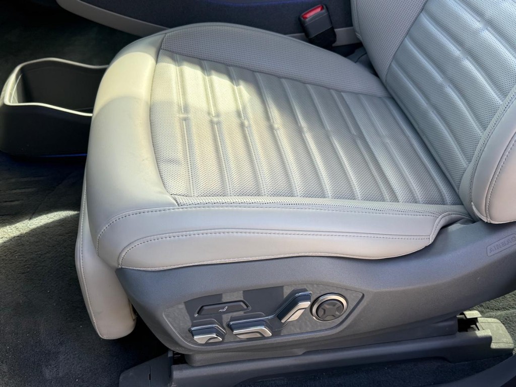 Kia EV9 Vehicle Full-screen Gallery Image 26