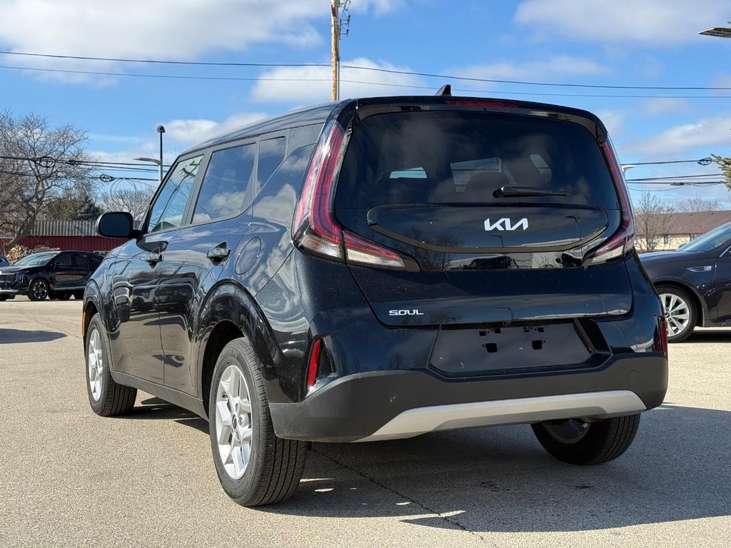 Kia Soul Vehicle Full-screen Gallery Image 06