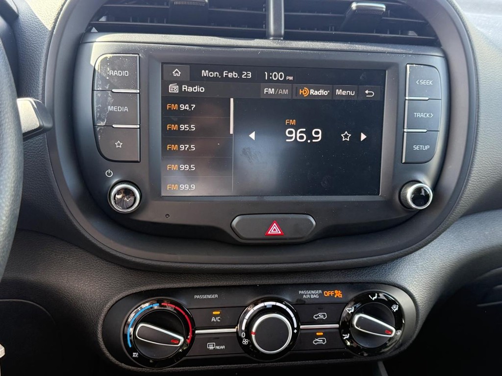 Kia Soul Vehicle Full-screen Gallery Image 16