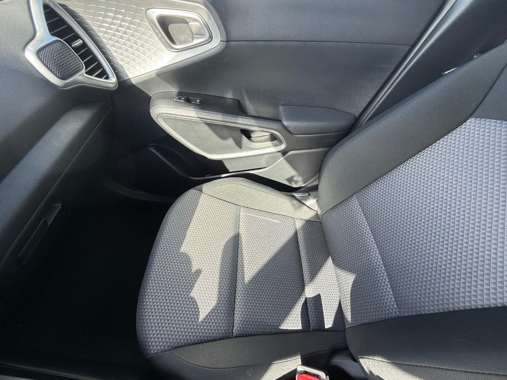 Kia Soul Vehicle Full-screen Gallery Image 19