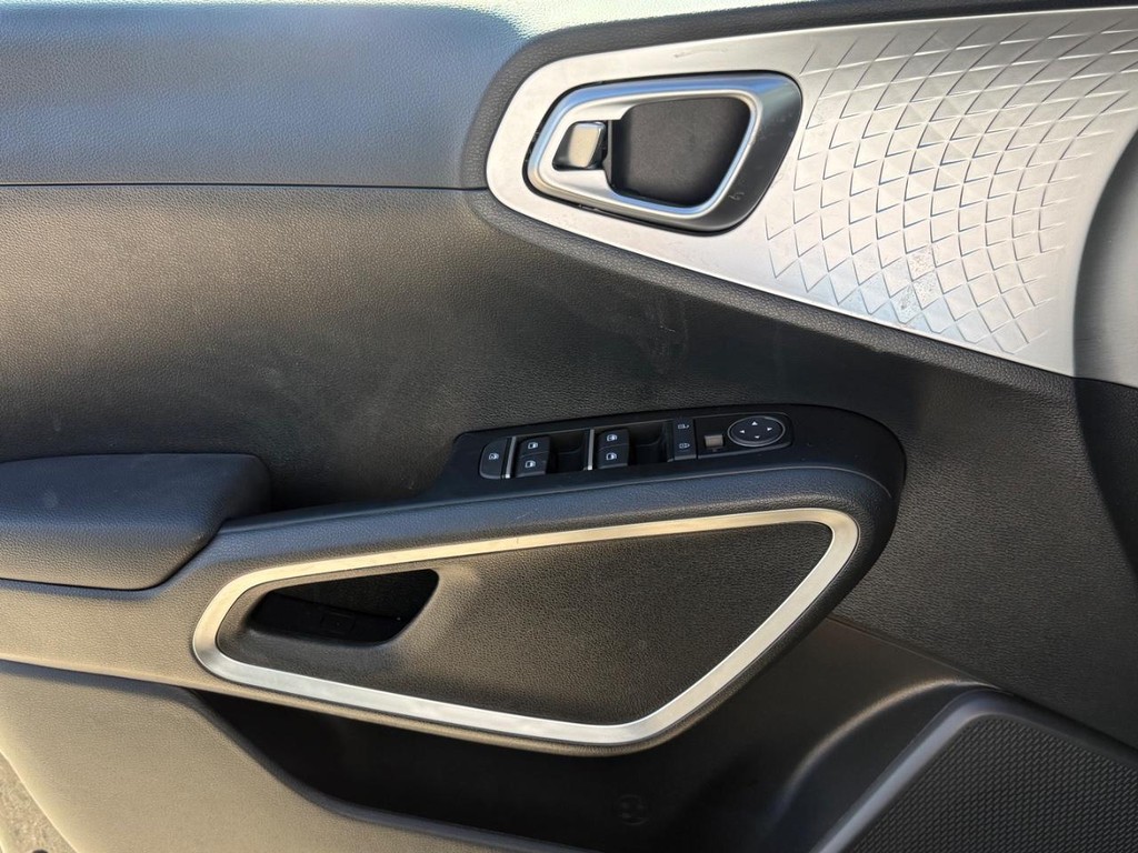 Kia Soul Vehicle Full-screen Gallery Image 21