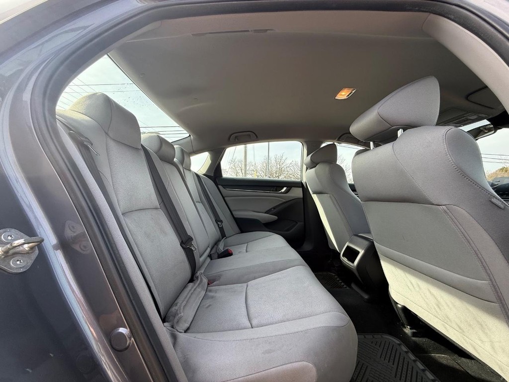 Honda Accord Sedan Vehicle Full-screen Gallery Image 10