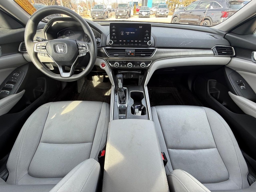 Honda Accord Sedan Vehicle Full-screen Gallery Image 11