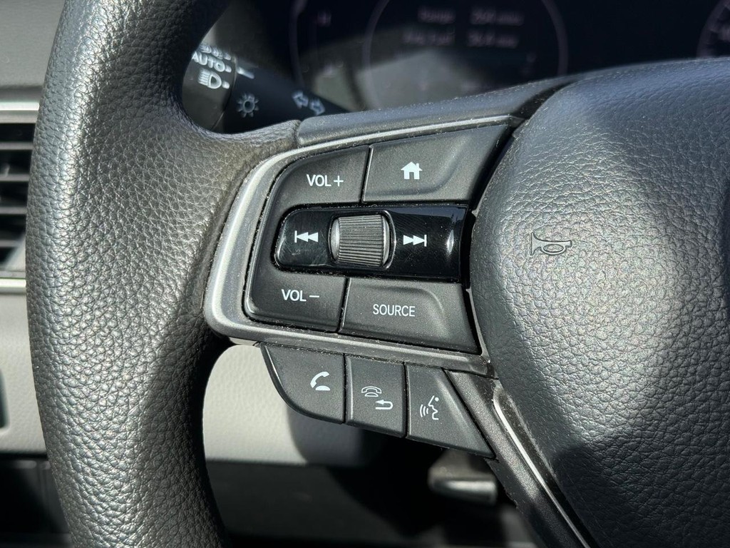 Honda Accord Sedan Vehicle Full-screen Gallery Image 13