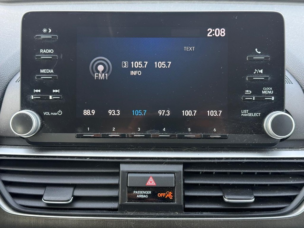 Honda Accord Sedan Vehicle Full-screen Gallery Image 15