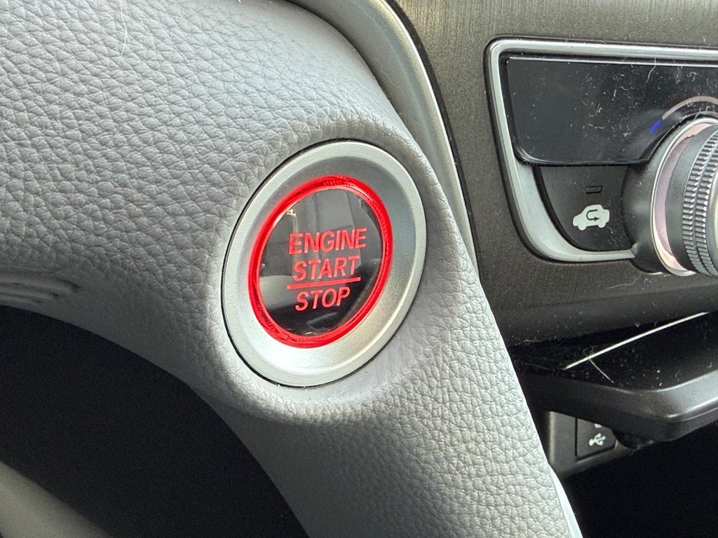 Honda Accord Sedan Vehicle Full-screen Gallery Image 17