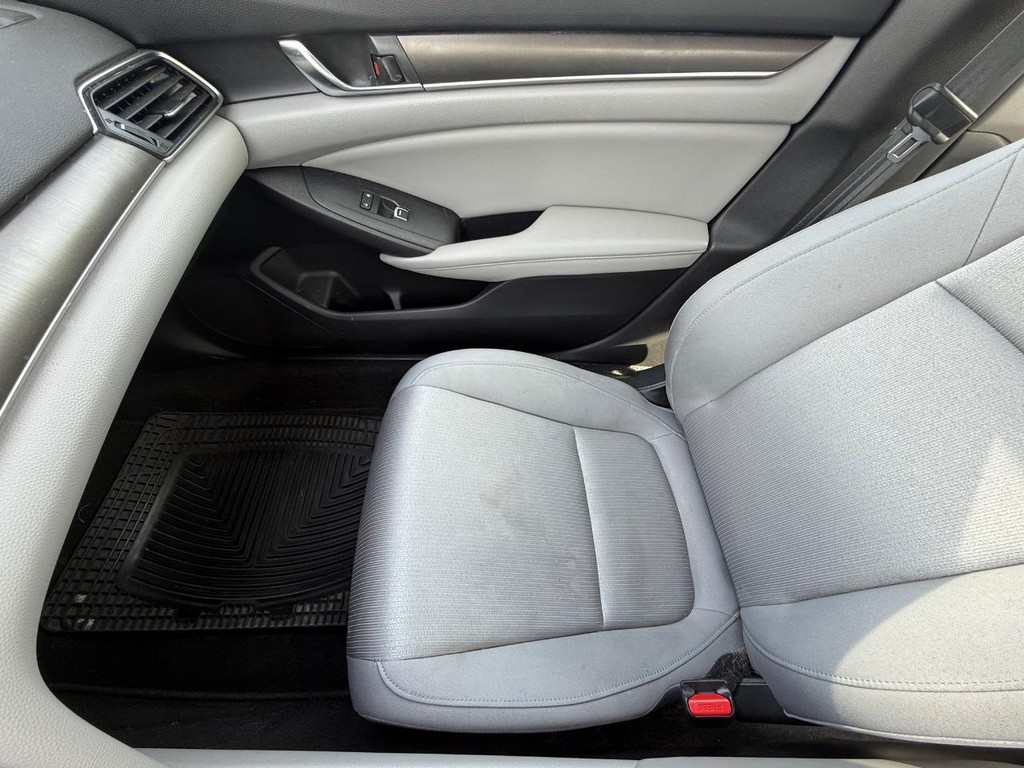 Honda Accord Sedan Vehicle Full-screen Gallery Image 19