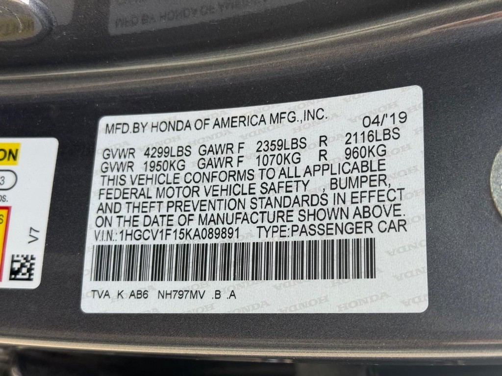 Honda Accord Sedan Vehicle Full-screen Gallery Image 24