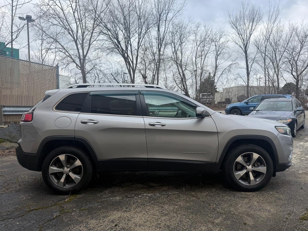 Jeep Cherokee Vehicle Full-screen Gallery Image 02