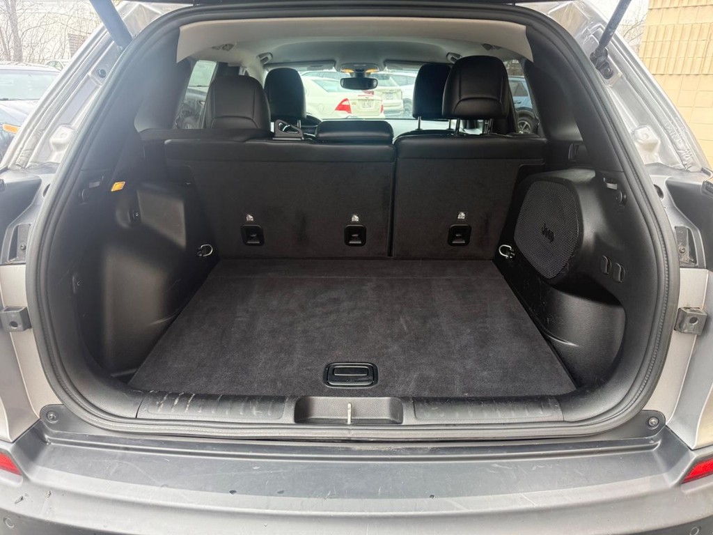 Jeep Cherokee Vehicle Full-screen Gallery Image 05