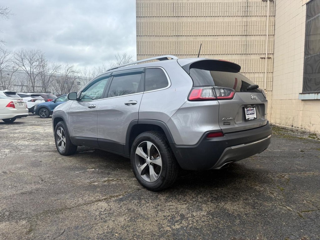 Jeep Cherokee Vehicle Full-screen Gallery Image 06