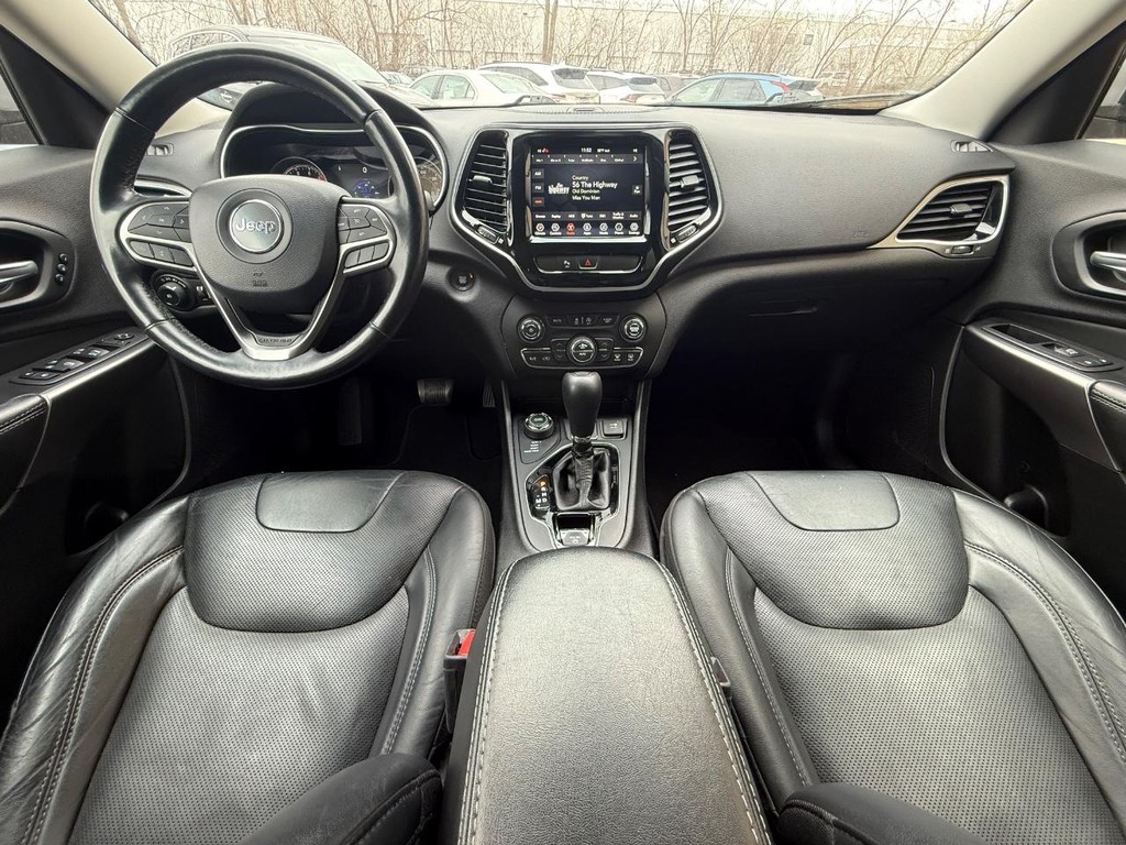 Jeep Cherokee Vehicle Full-screen Gallery Image 12