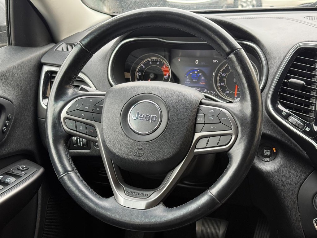 Jeep Cherokee Vehicle Full-screen Gallery Image 13