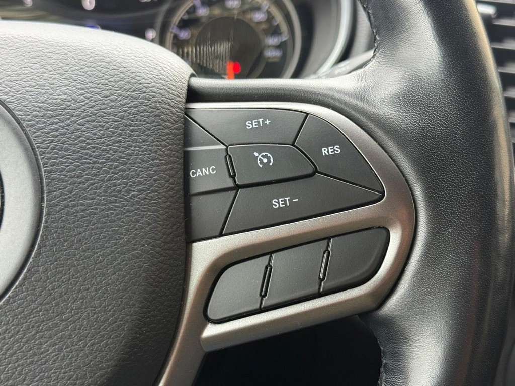 Jeep Cherokee Vehicle Full-screen Gallery Image 15