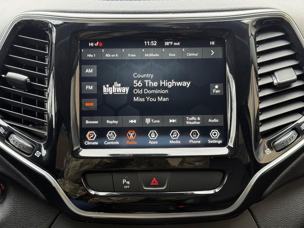 Jeep Cherokee Vehicle Full-screen Gallery Image 16