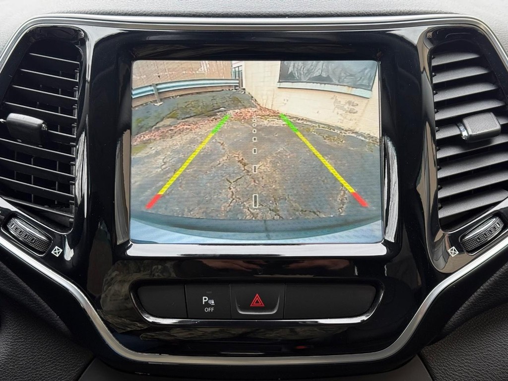 Jeep Cherokee Vehicle Full-screen Gallery Image 17