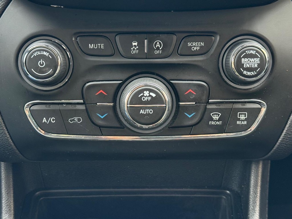 Jeep Cherokee Vehicle Full-screen Gallery Image 18