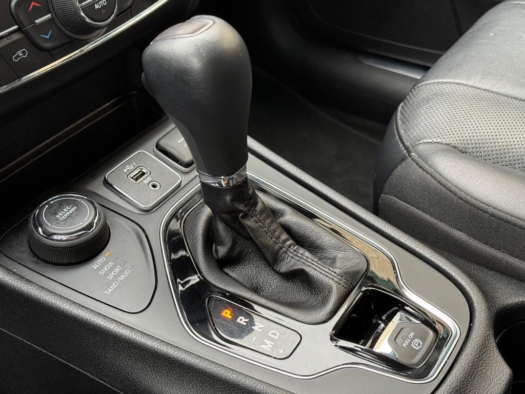 Jeep Cherokee Vehicle Full-screen Gallery Image 19