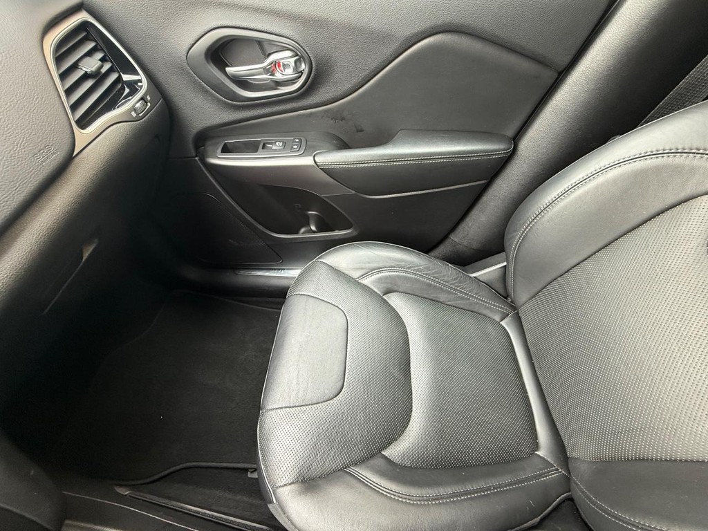 Jeep Cherokee Vehicle Full-screen Gallery Image 20